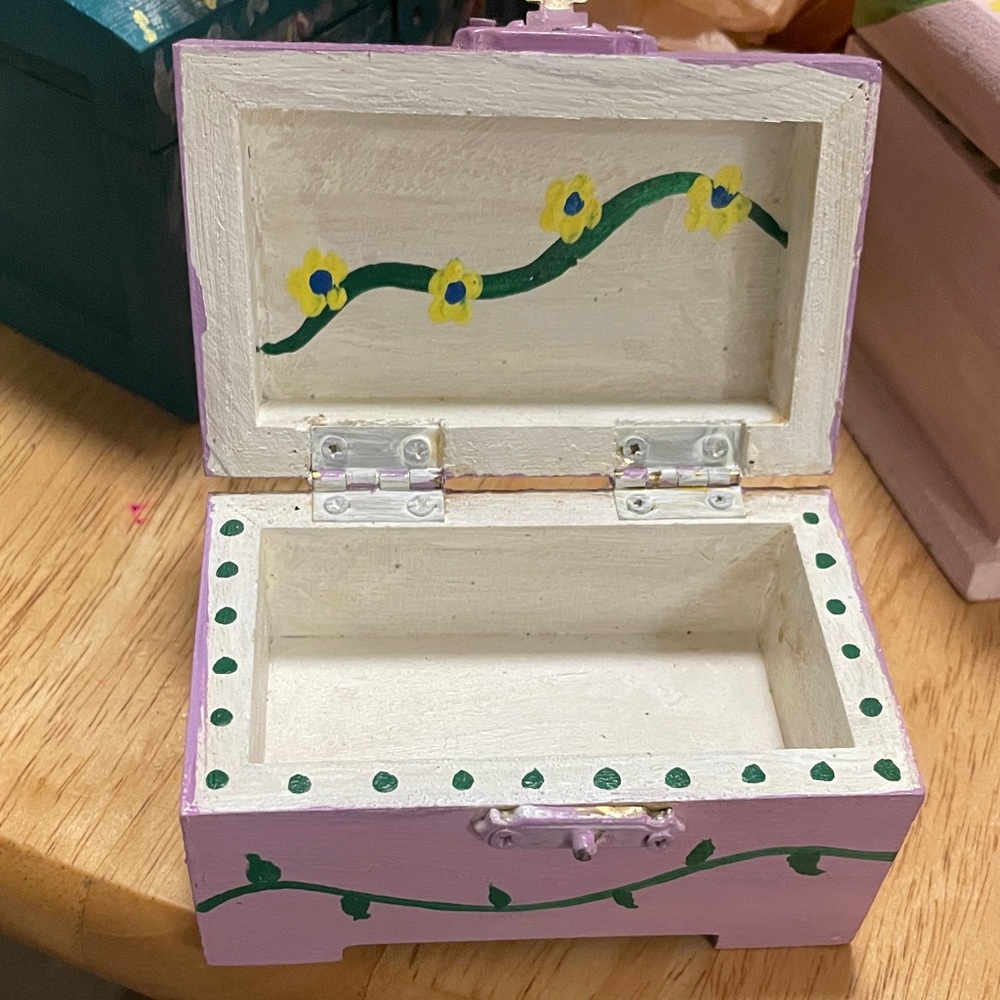 Jewelry box Hand Painted Purple with Ladybug Design - Picture 5 of 5